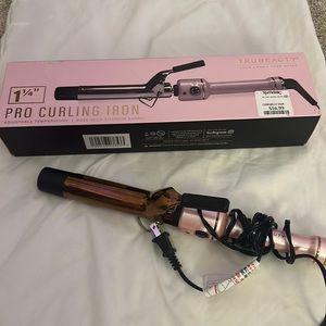 1 1/4 NEVER USED Curling Iron